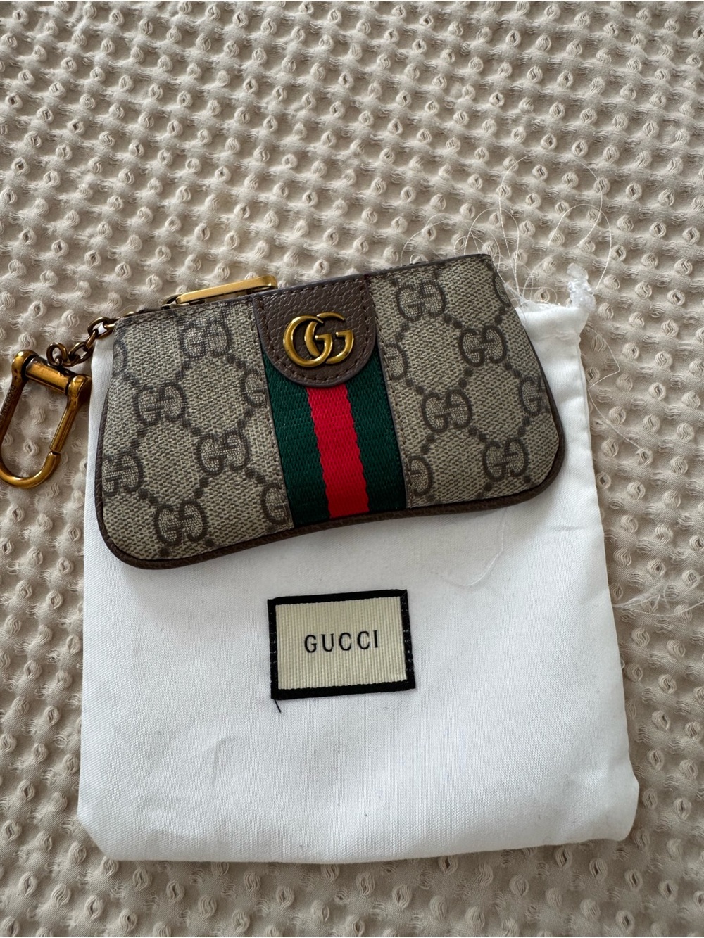 Gucci Gold-Tone Keyring Clip with Ivory Logo Patch